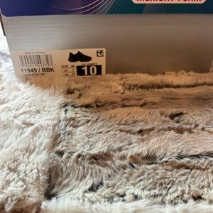 Skechers Women’s Black Sneakers sz10